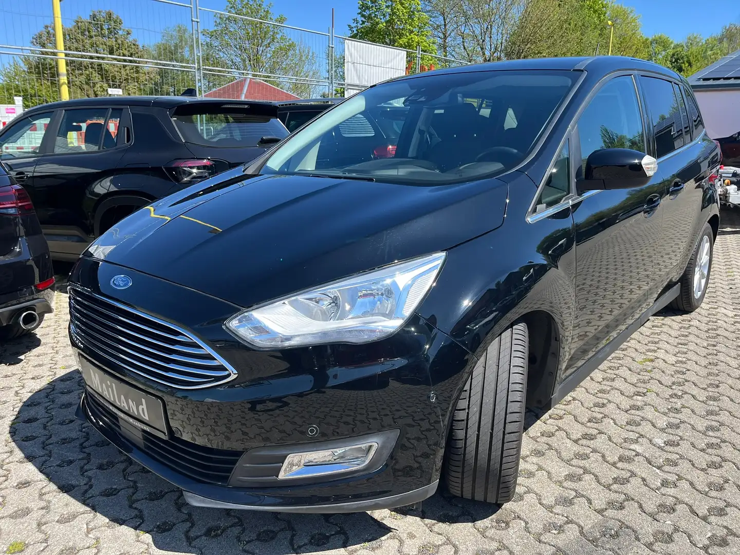 Ford Grand C-Max 1,0 Titanium Schwarz - 1