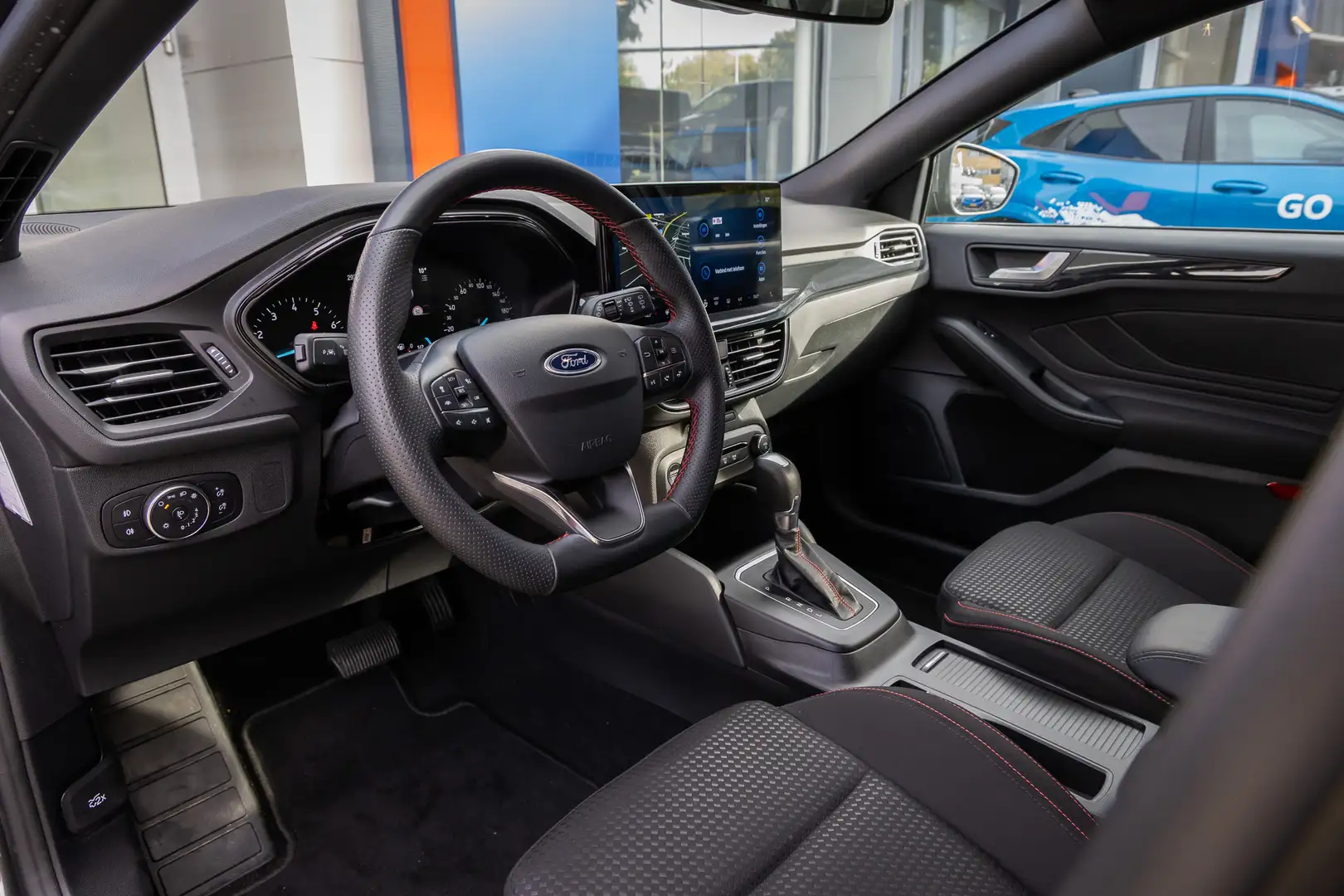 Ford Focus Wagon 1.0 EcoBoost Hybrid ST Line | Trekhaak | Sto Gris - 2