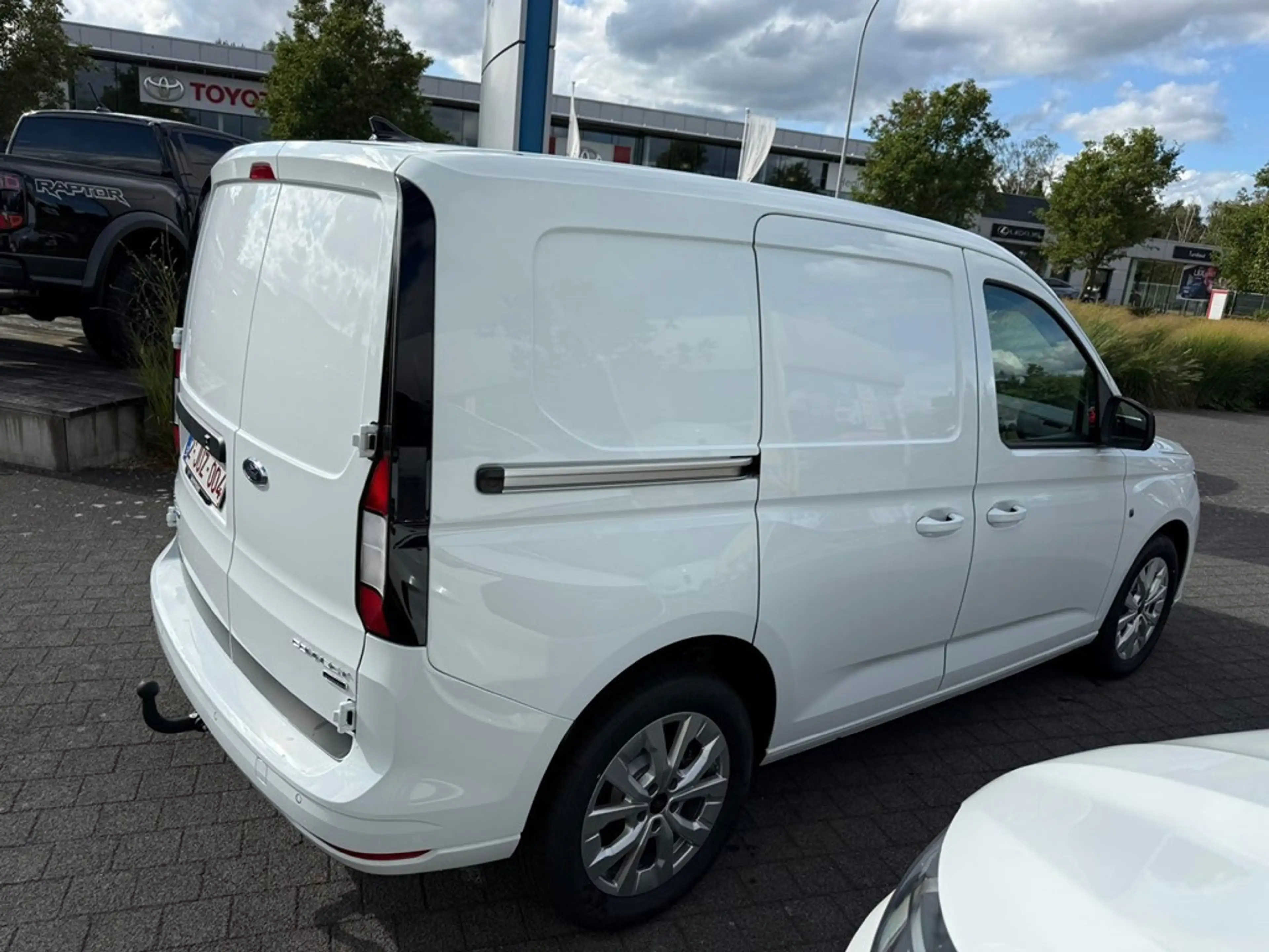 Ford Transit Connect Limited PHEV — photo 8