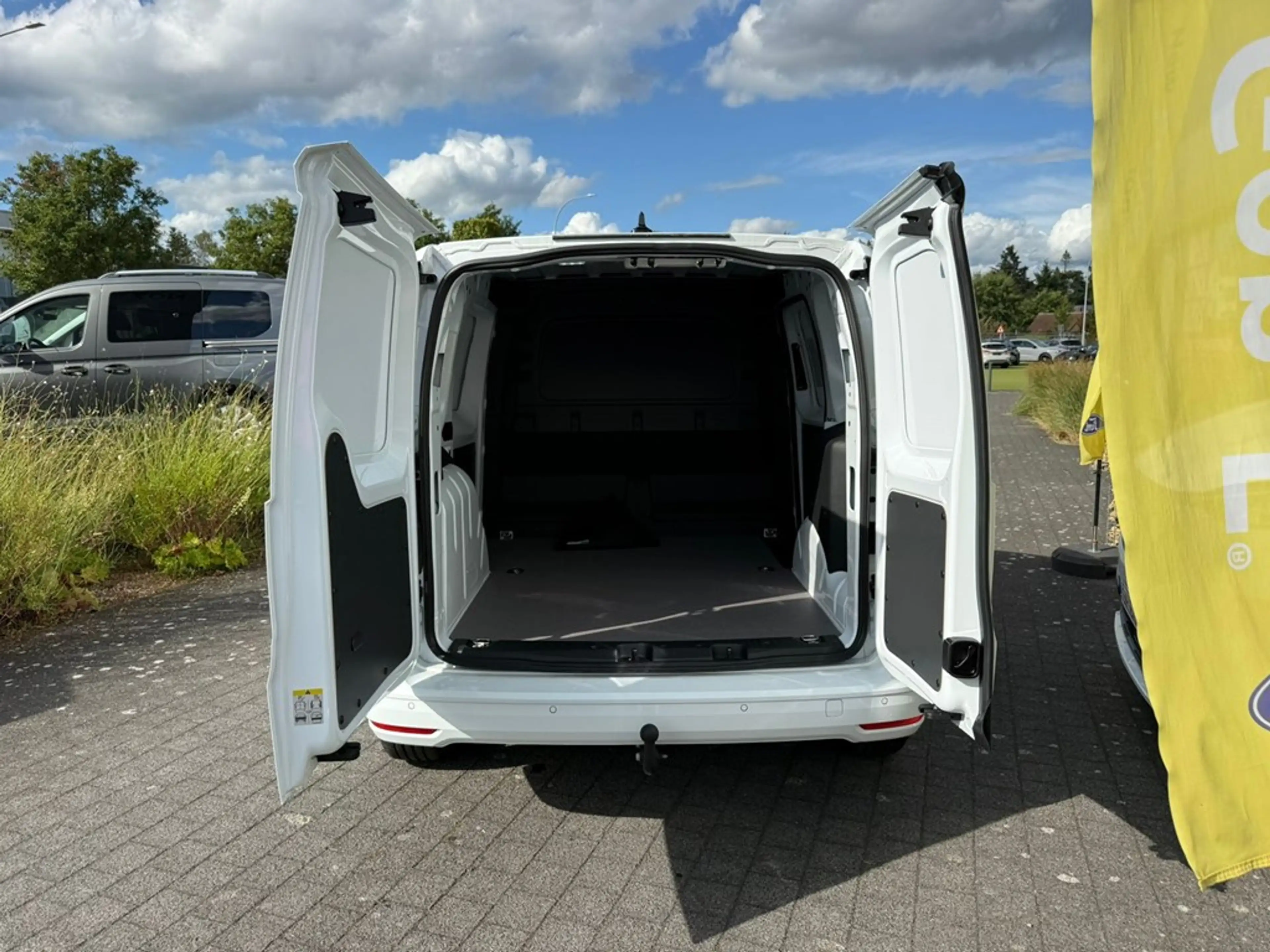 Ford Transit Connect Limited PHEV — photo 12