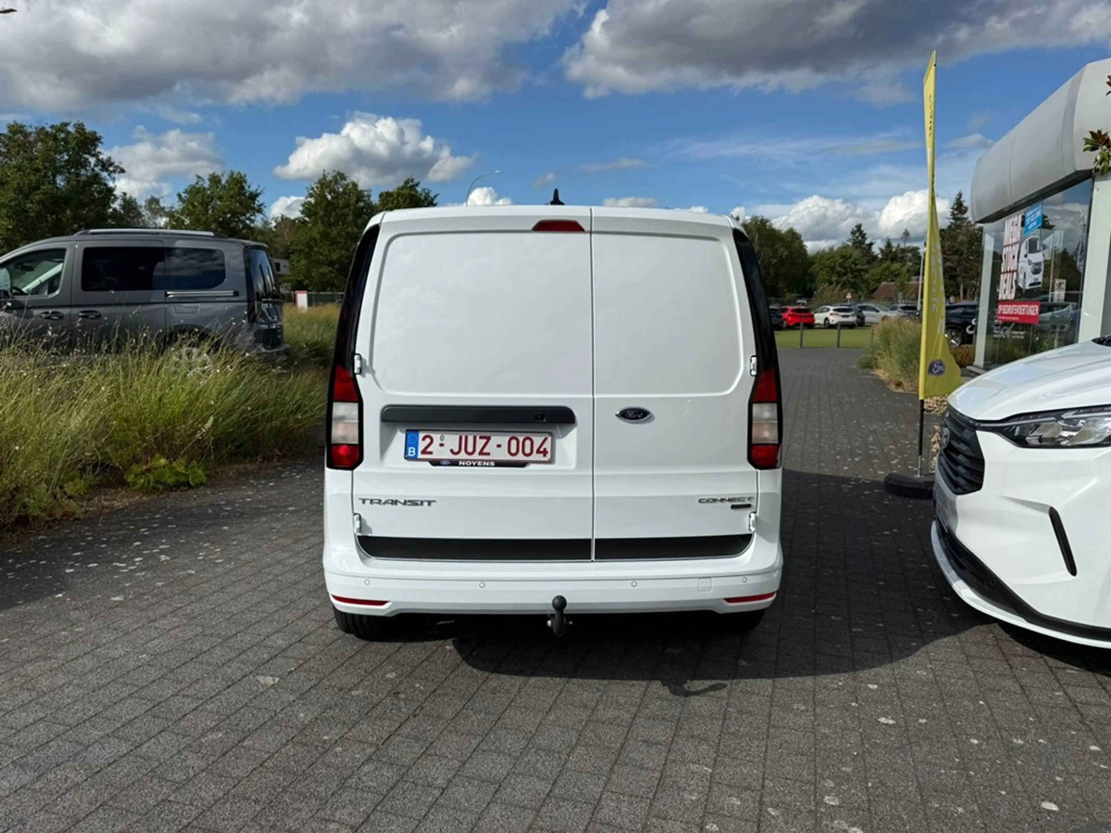 Ford Transit Connect Limited PHEV — photo 11