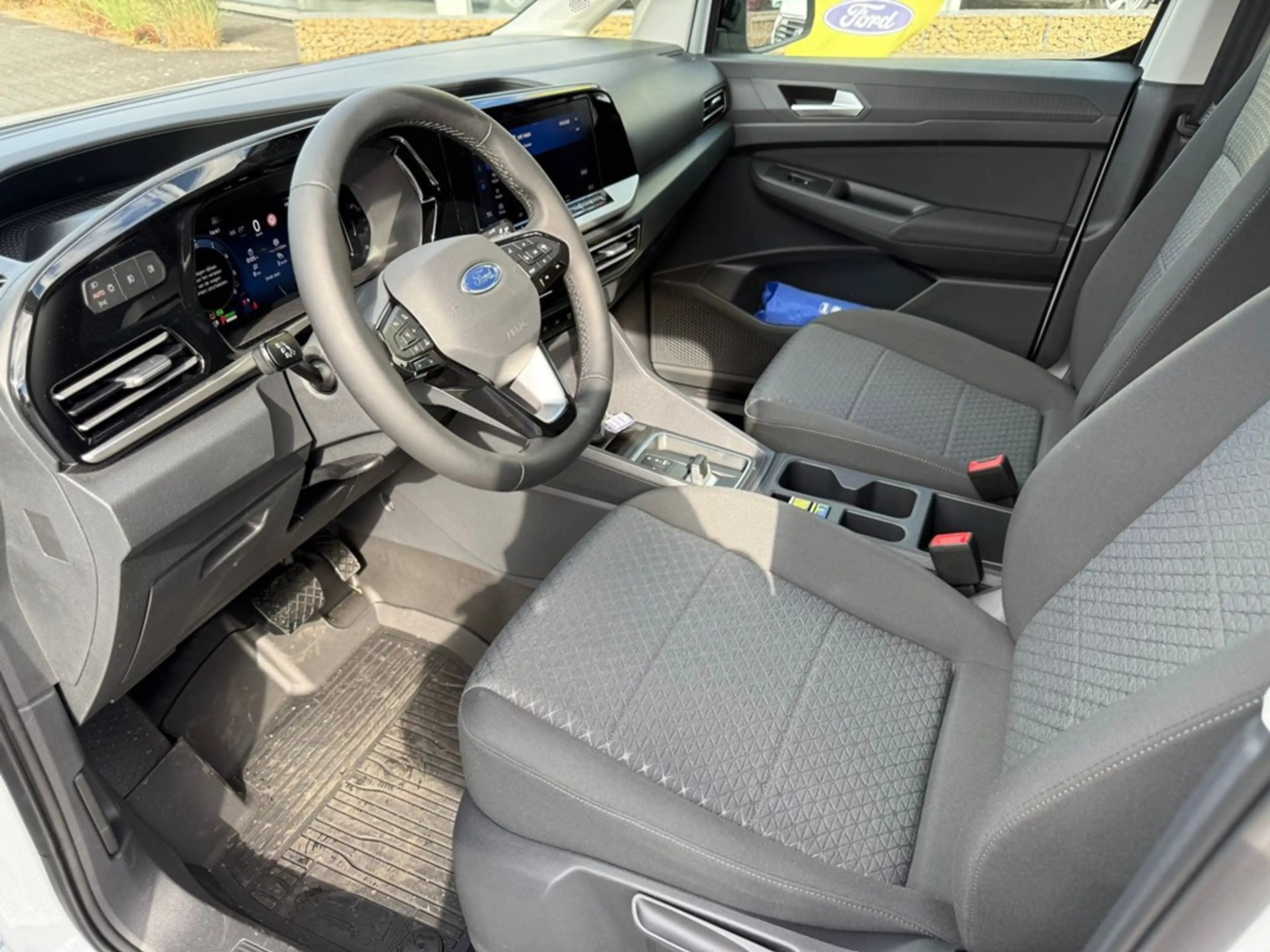 Ford Transit Connect Limited PHEV — photo 4