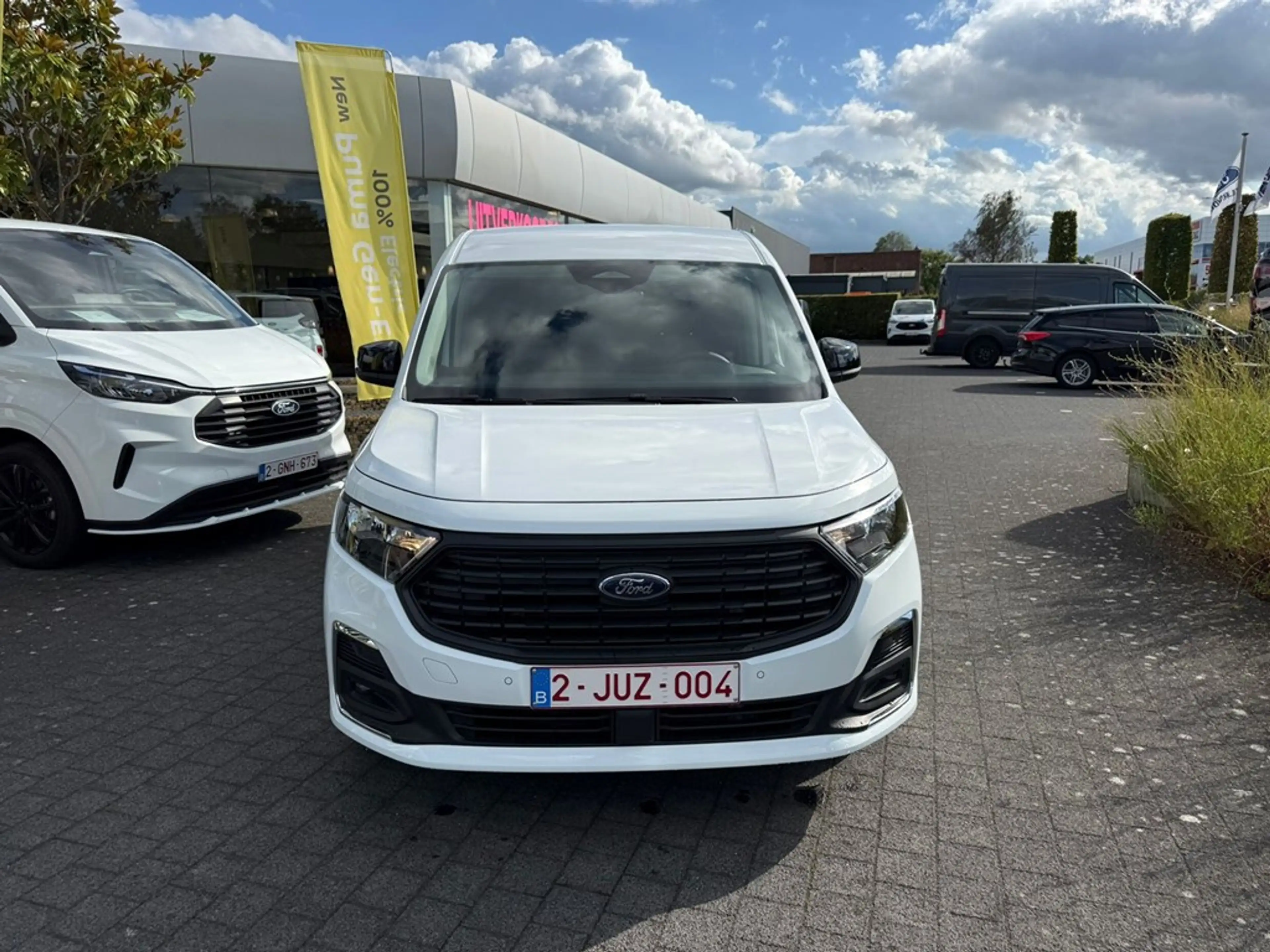 Ford Transit Connect Limited PHEV — photo 2