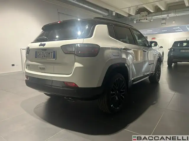 Jeep Compass view 4