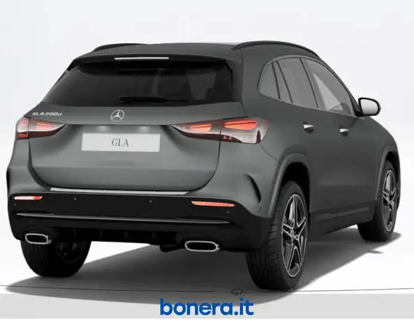 Mercedes-Benz Gla view 3
