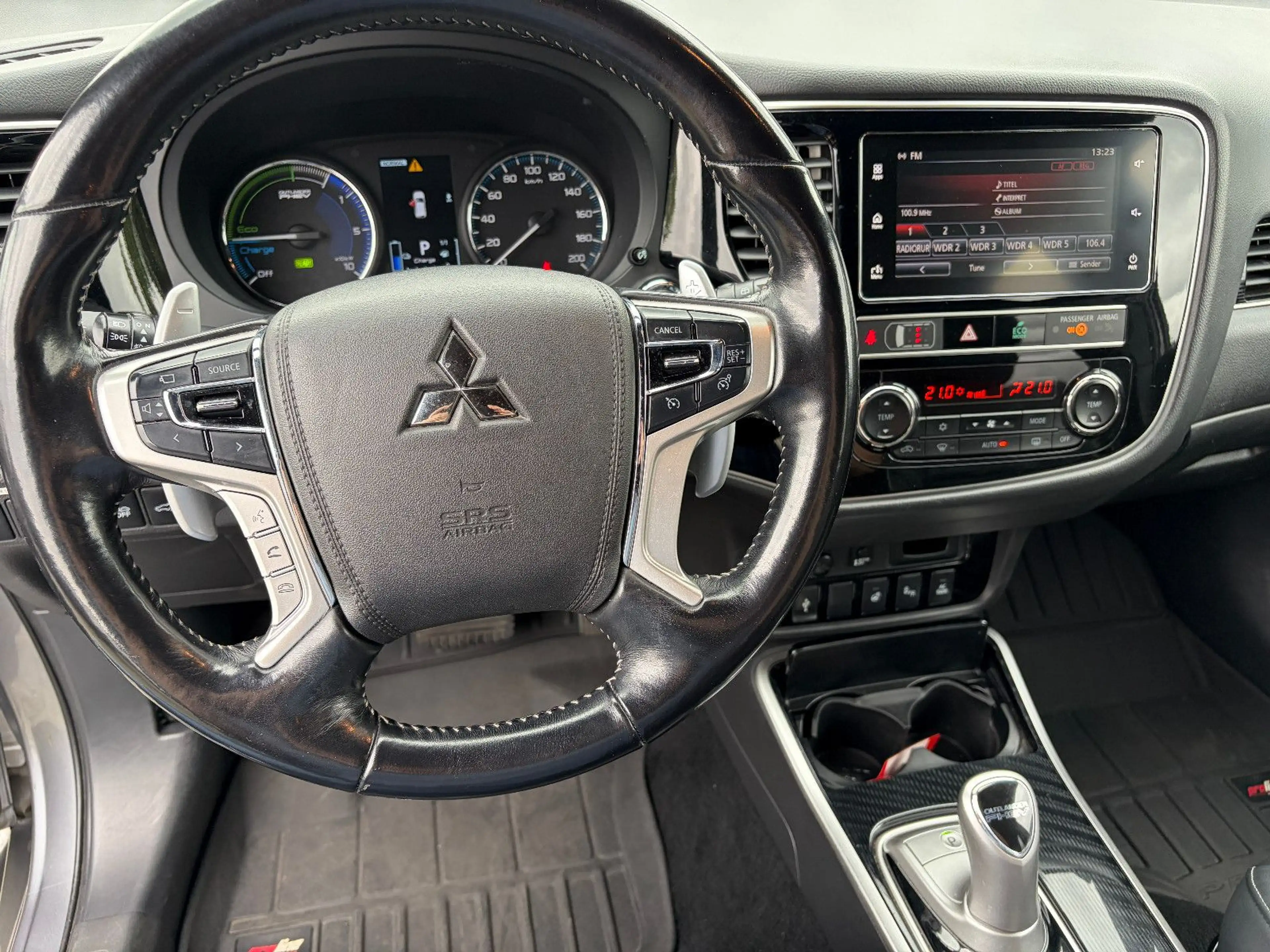 Mitsubishi Outlander Outlander PHEV Intro Edition 4WD — photo 10