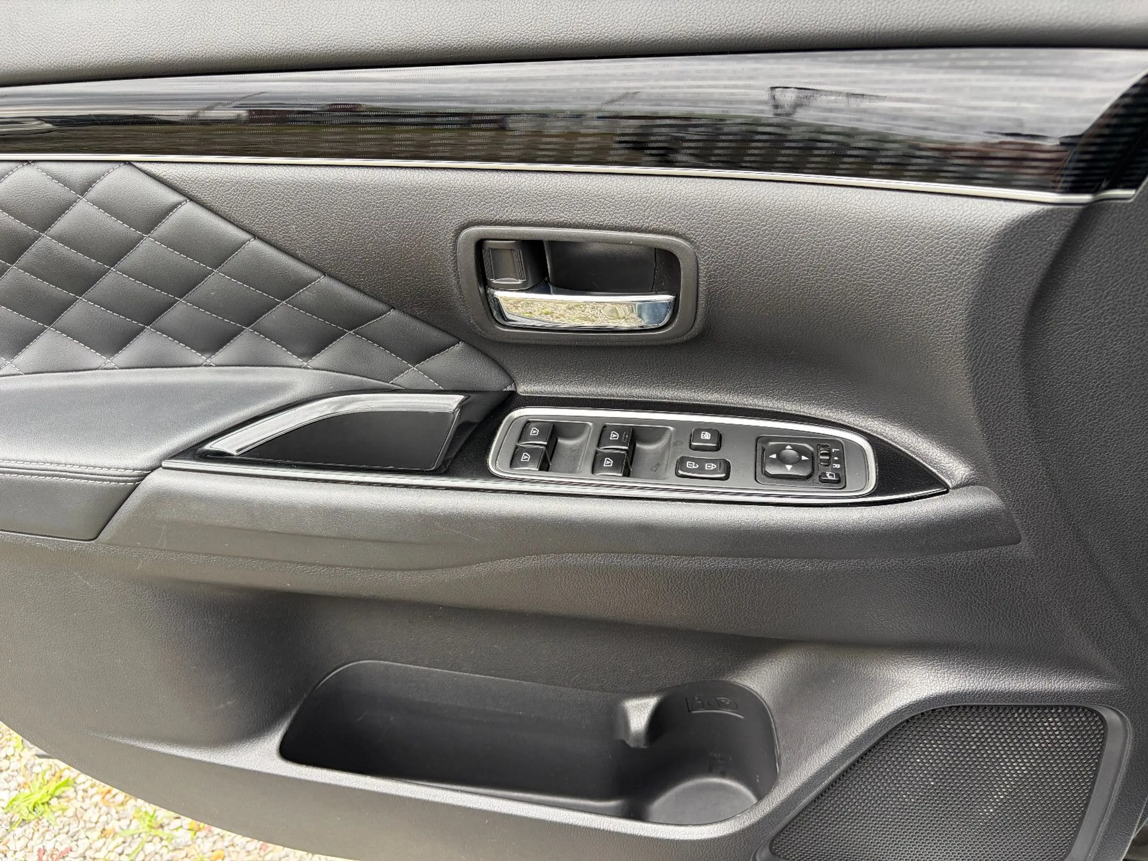 Mitsubishi Outlander Outlander PHEV Intro Edition 4WD — photo 15