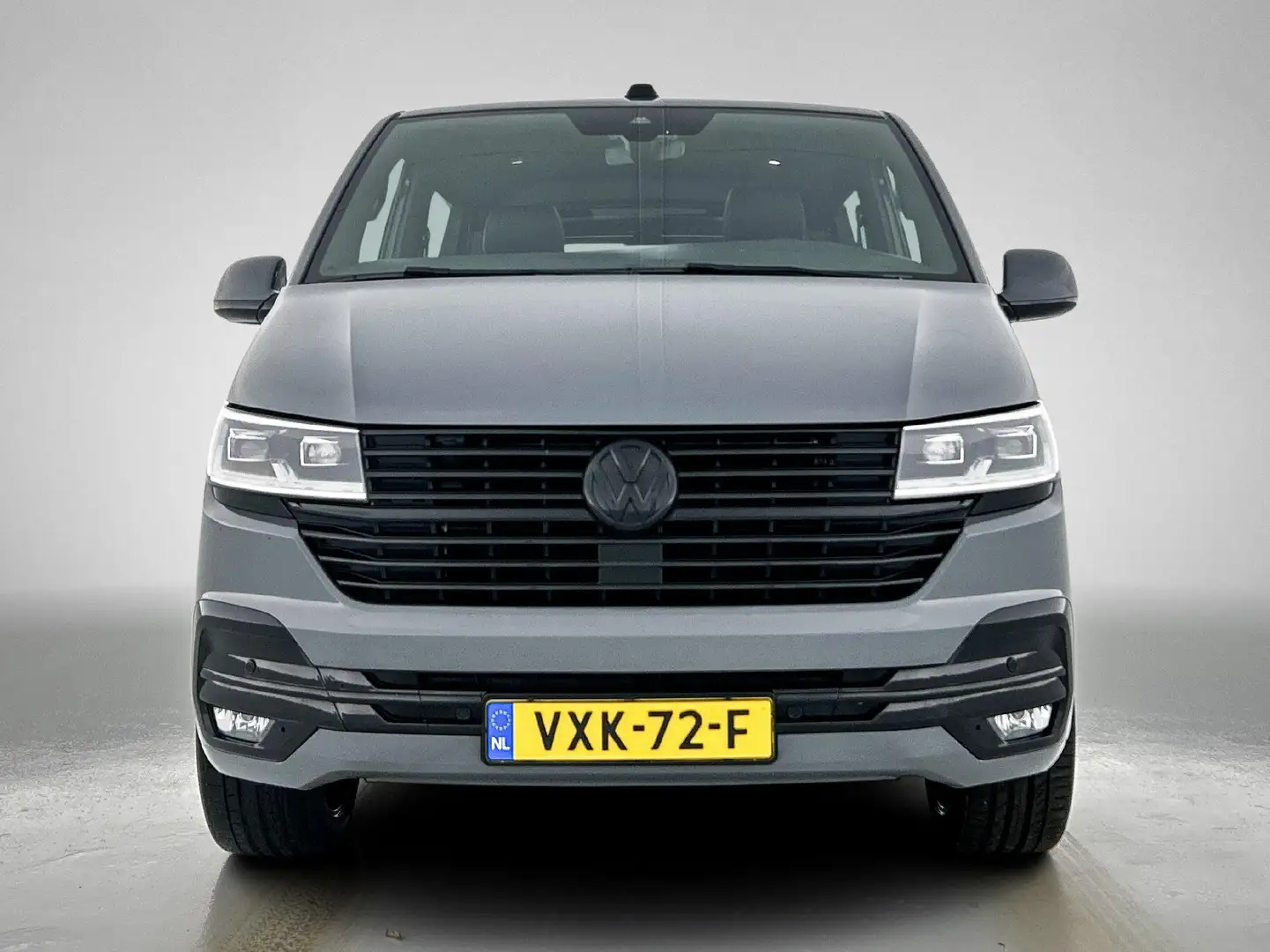 Volkswagen T6.1 Transporter 2.0 TDI L2H1 DC | Automaat | Dubbele cabine | Adap Grijs - 2