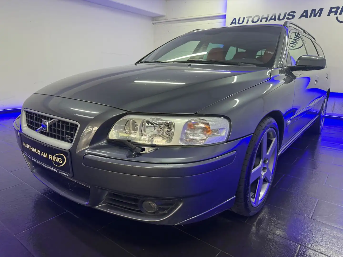 Volvo V70 Kombi R AWD Aut. LPG-GAS LEDER 18" XEN TEMPO Grau - 2
