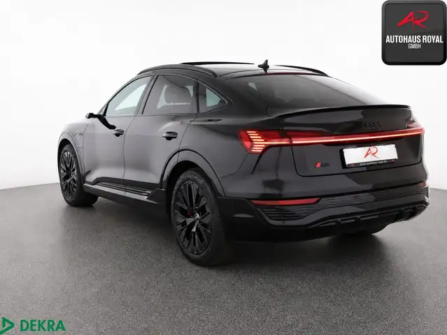 Audi Q8 E-Tron view 3