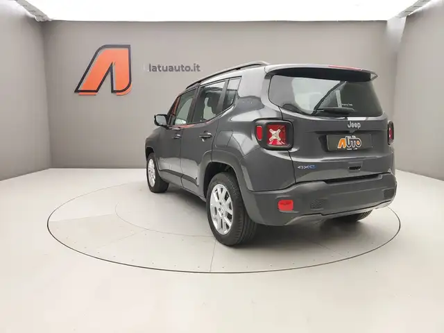 Jeep Renegade view 5
