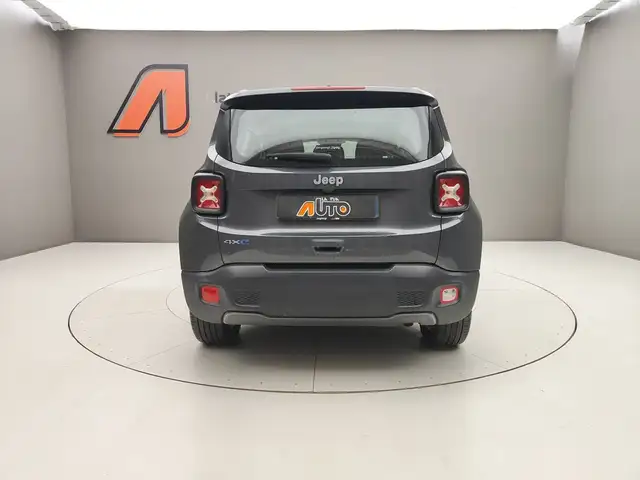 Jeep Renegade view 6
