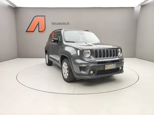 Jeep Renegade view 3
