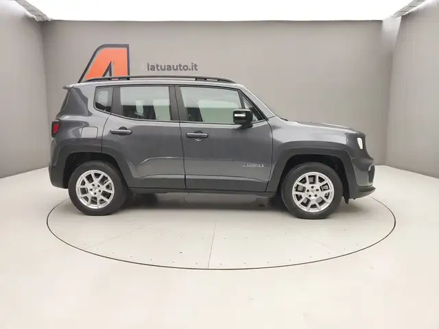 Jeep Renegade view 8
