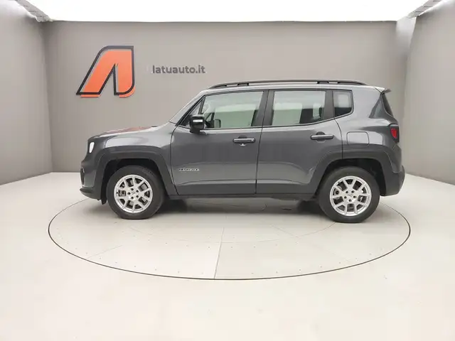 Jeep Renegade view 4