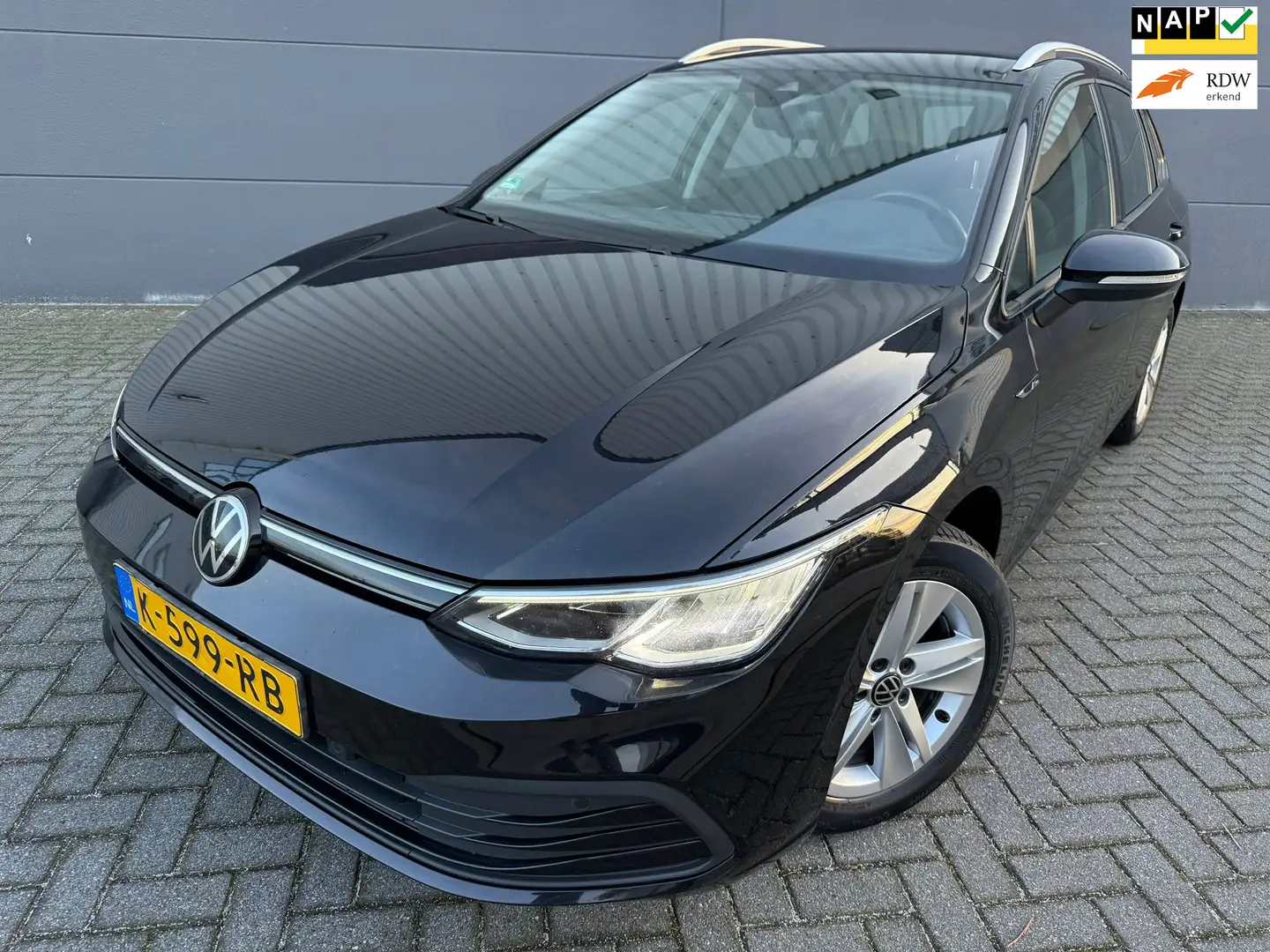 Volkswagen Golf Variant 1.0 eTSI Life*Automaat*CAMERA*PARK SENSOREN*APPLE Zwart - 1