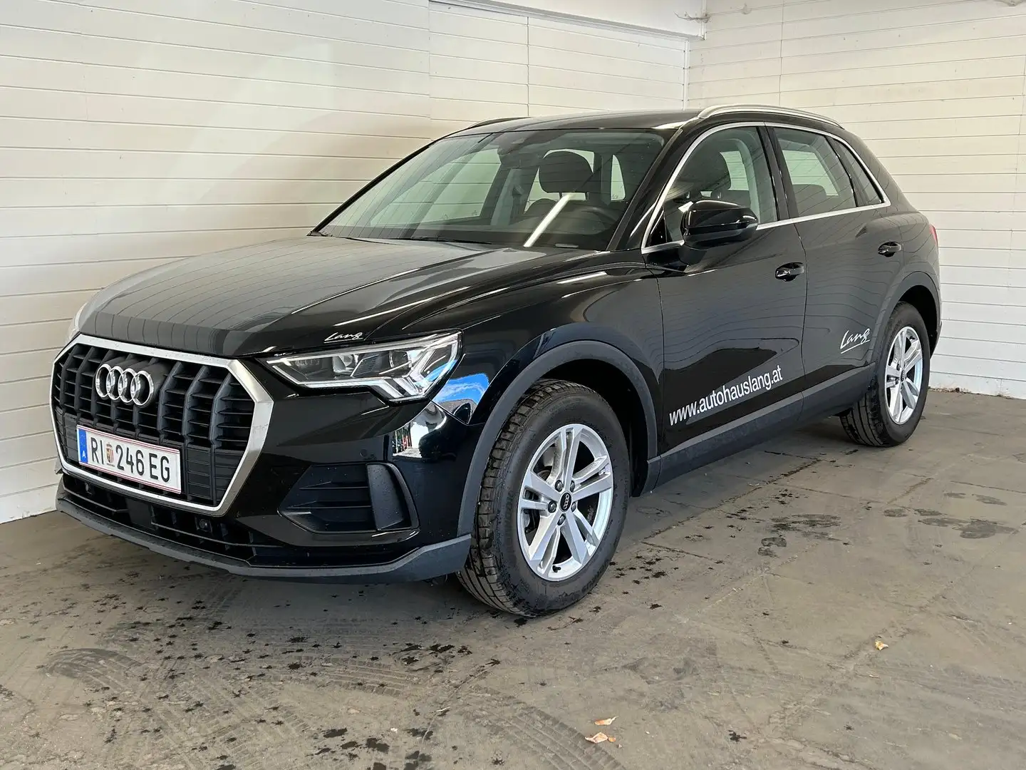 Audi Q3 35 TFSI intense Schwarz - 1