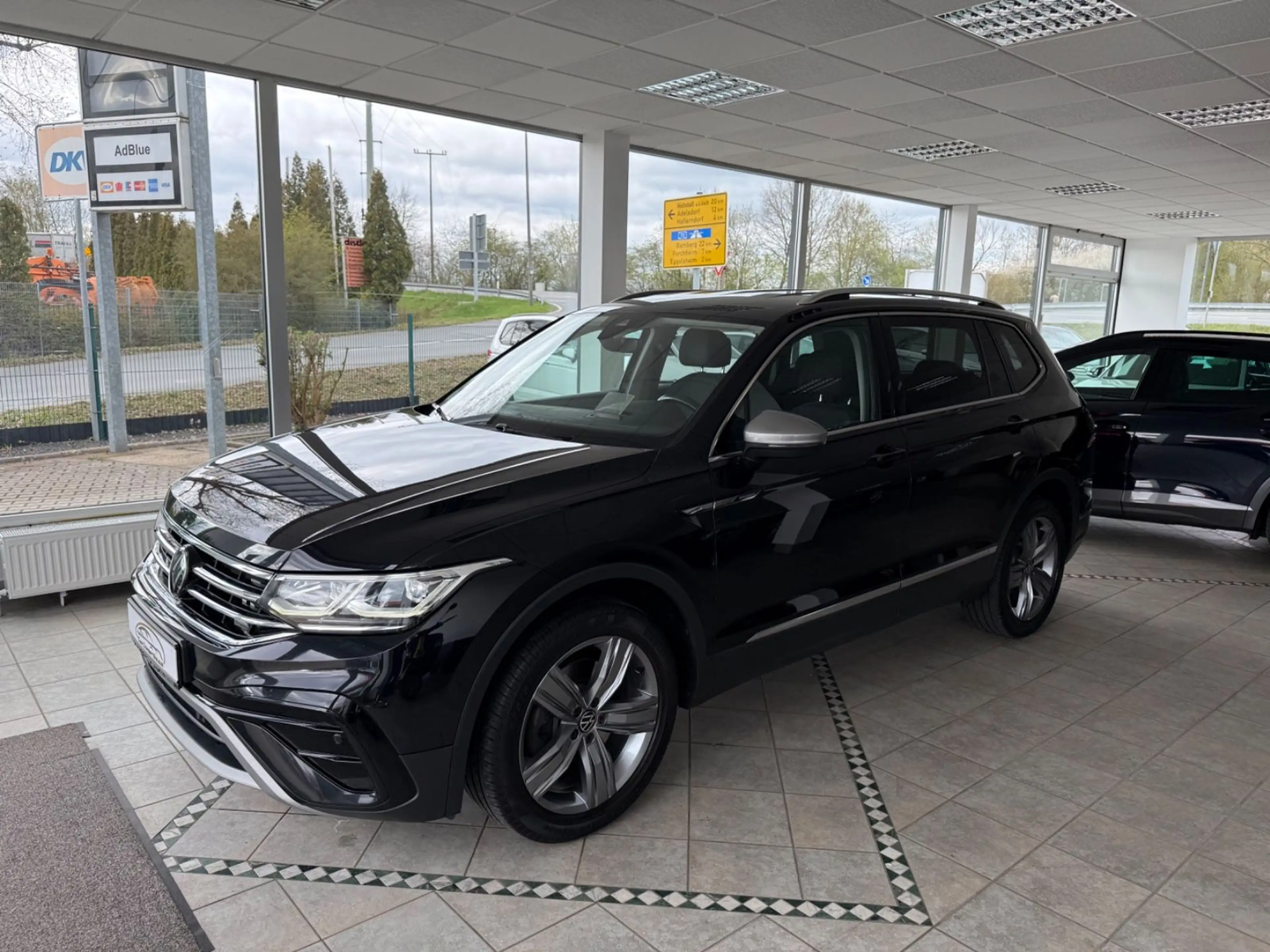 Volkswagen Tiguan Allspace Elegance 4Motion AHK 20" VOLL! — photo 24