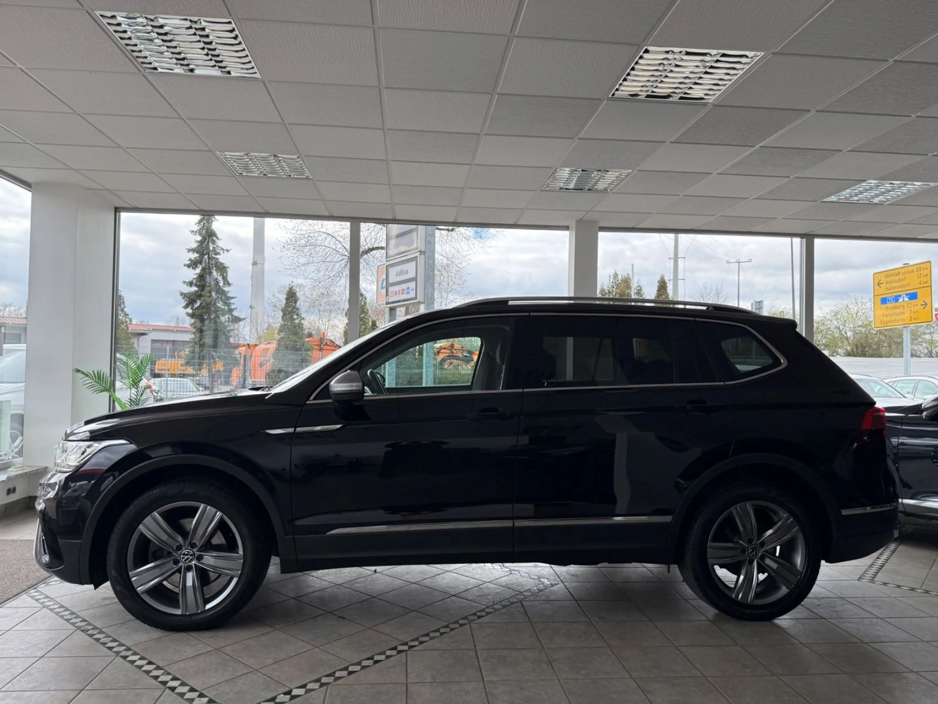 Volkswagen Tiguan Allspace Elegance 4Motion AHK 20" VOLL! — photo 26
