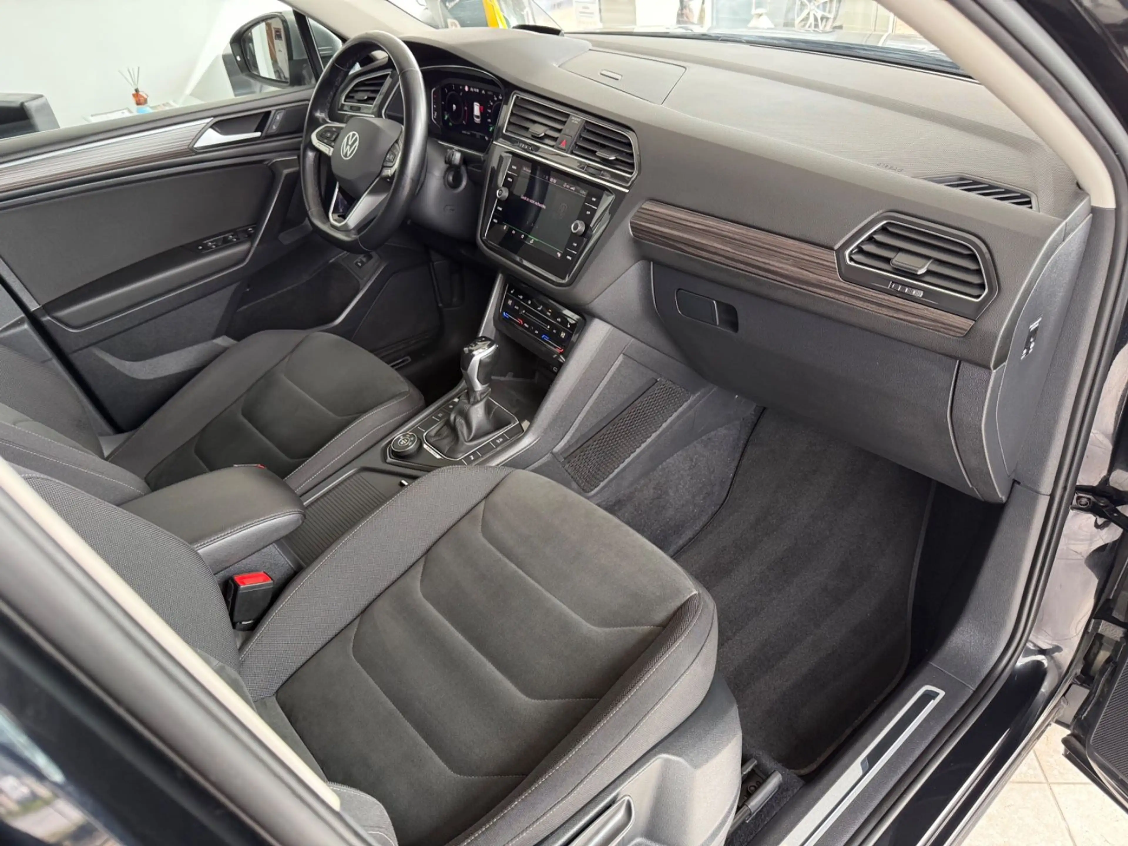 Volkswagen Tiguan Allspace Elegance 4Motion AHK 20" VOLL! — photo 10