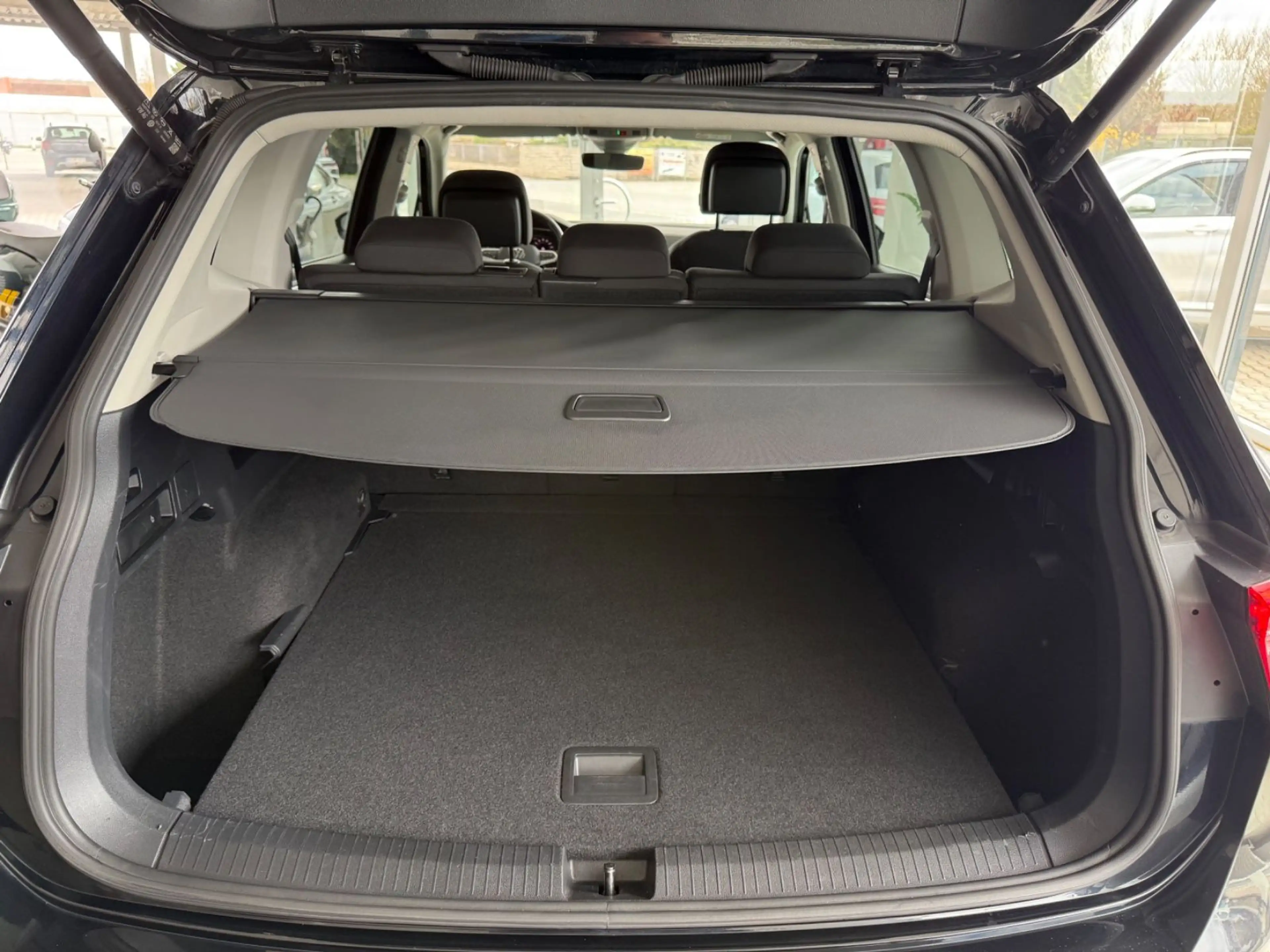 Volkswagen Tiguan Allspace Elegance 4Motion AHK 20" VOLL! — photo 21