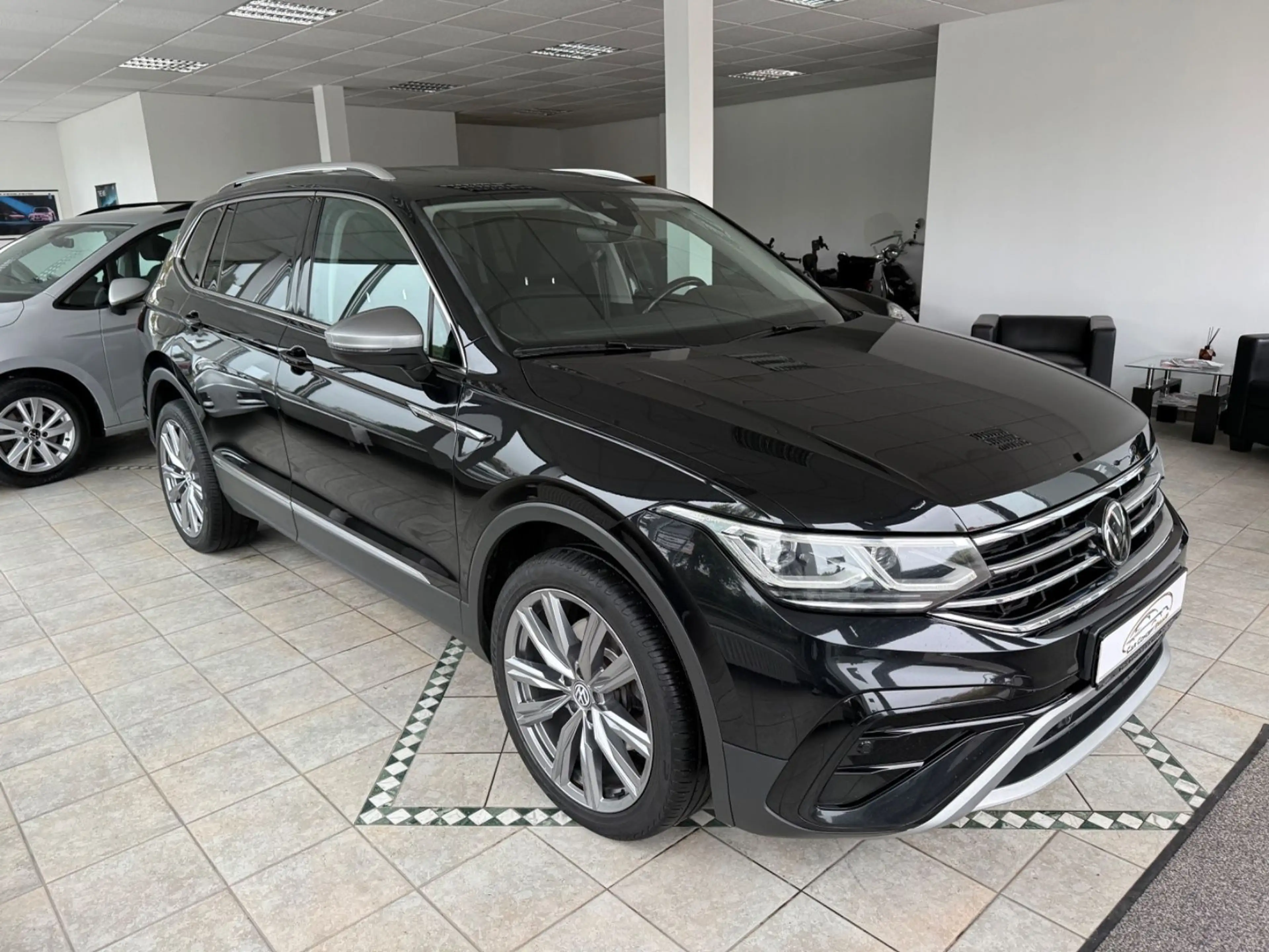 Volkswagen Tiguan Allspace Elegance 4Motion AHK 20" VOLL! — photo 5