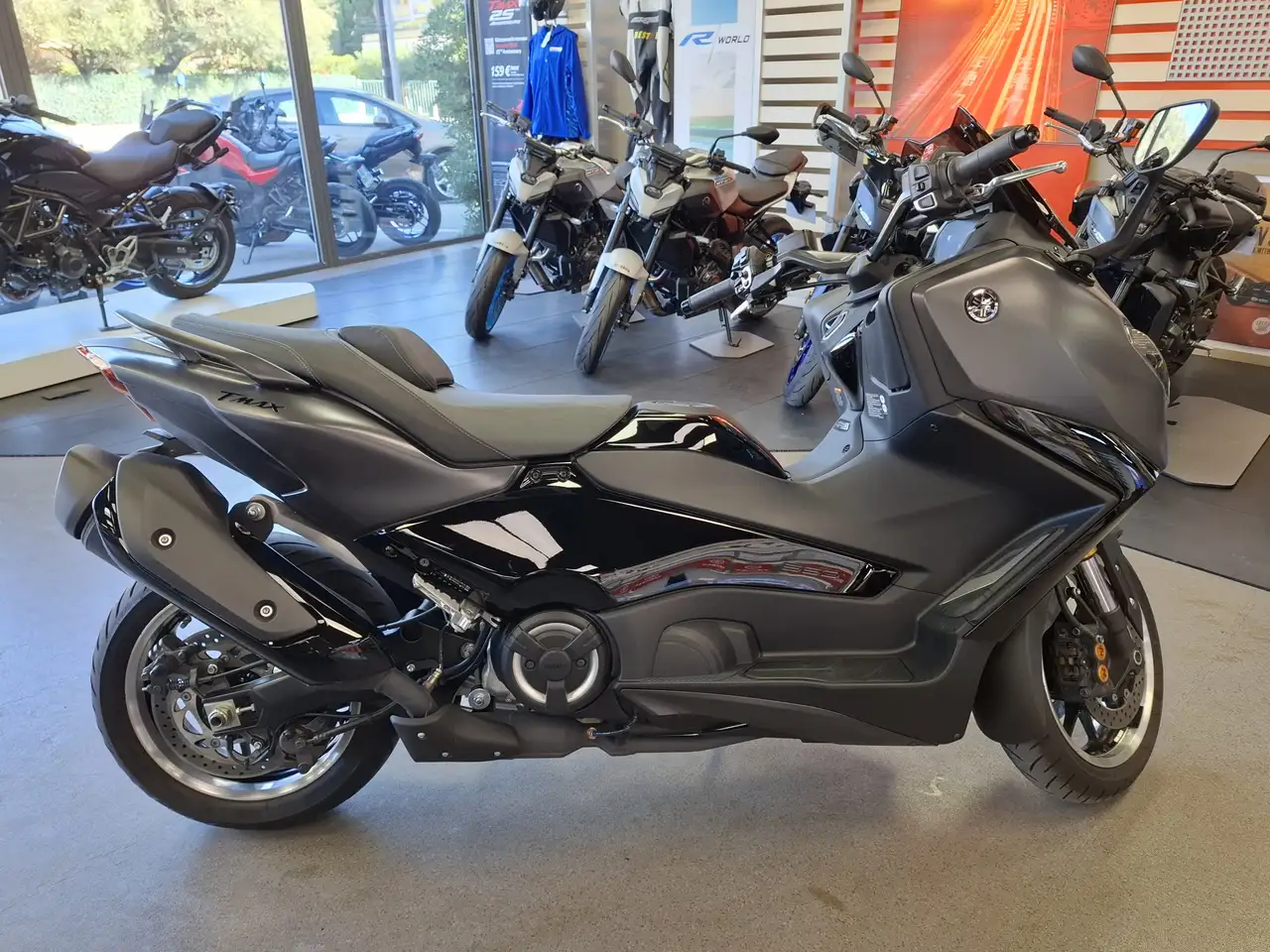 Yamaha Tmax 560