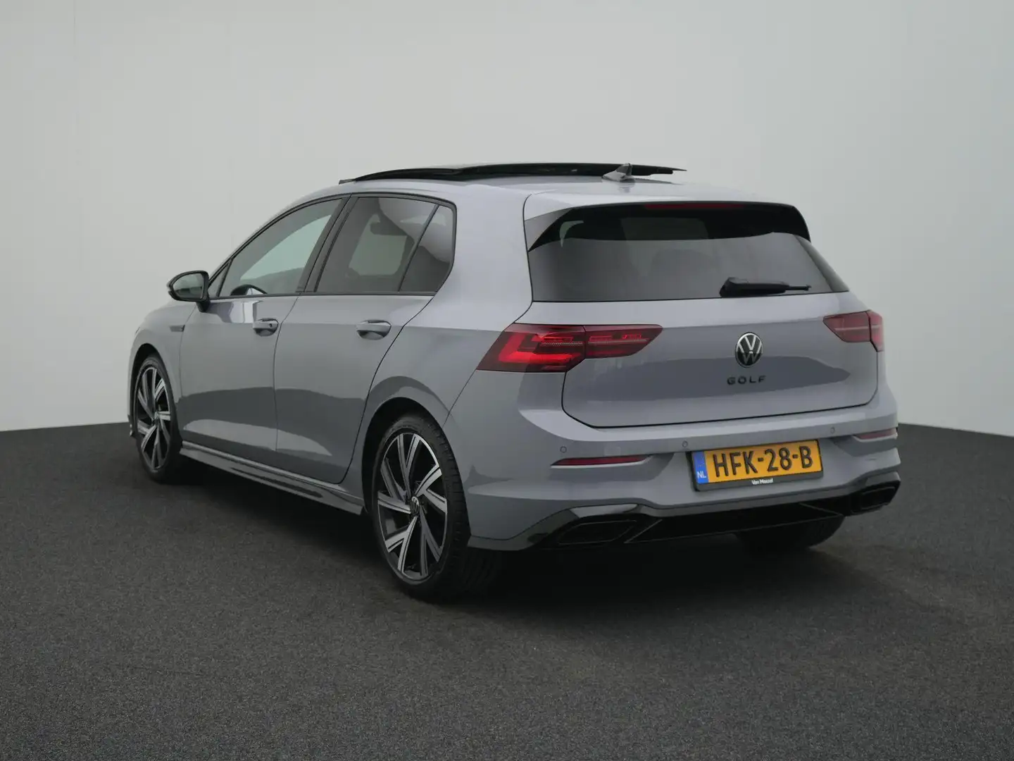 Volkswagen Golf 1.5 eTSI R-Line Business PANORAMADAK | R-LINE 2X | Grijs - 2