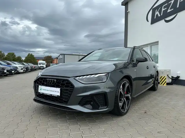Audi A4 Avant view 4