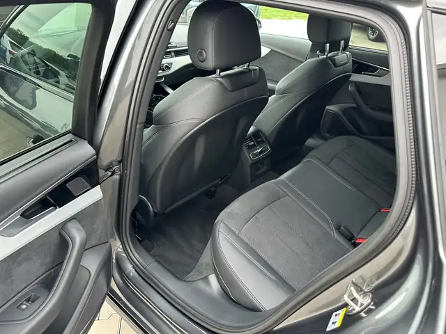 Audi A4 Avant view 14