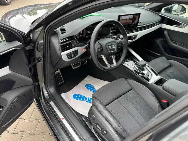 Audi A4 Avant view 8