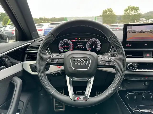 Audi A4 Avant view 11