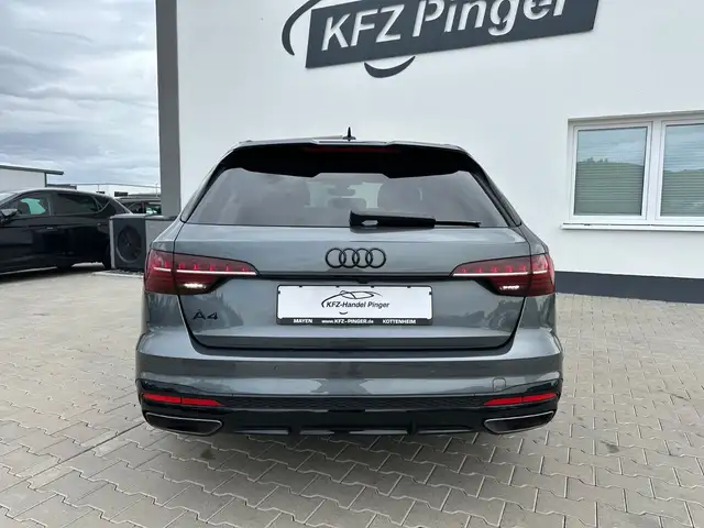 Audi A4 Avant view 6