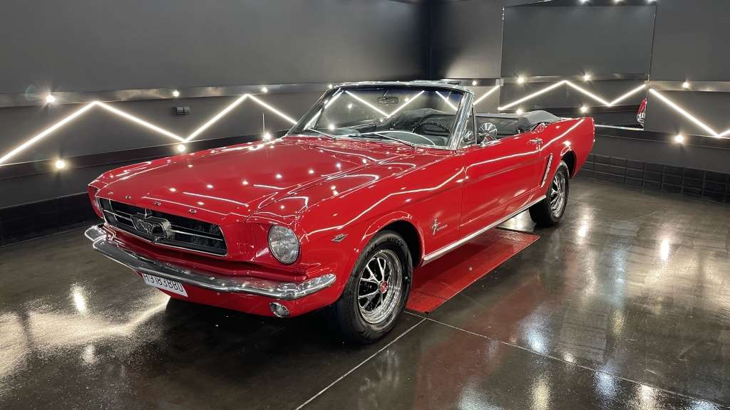 Ford Mustang Cabrio - foto 1