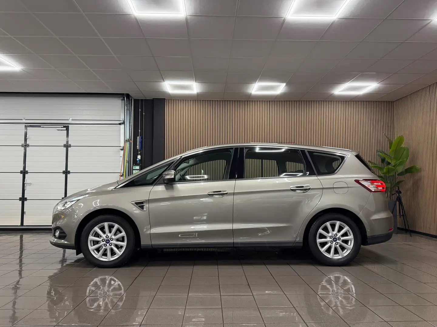 Ford S-Max 1.5 Titanium * Navigatie / Stoel-Stuurverwarming / Grijs - 2