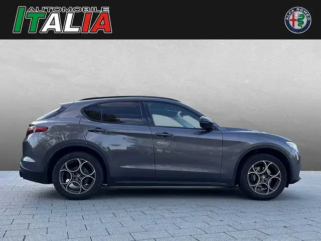 Alfa Romeo Stelvio view 3