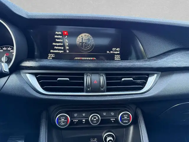 Alfa Romeo Stelvio view 12