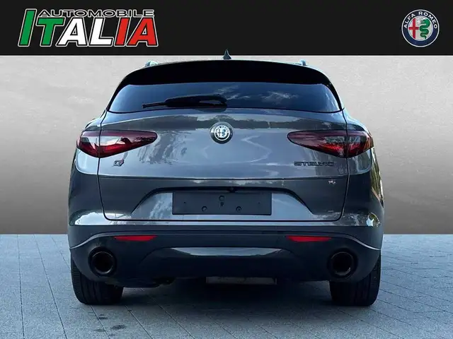 Alfa Romeo Stelvio view 4