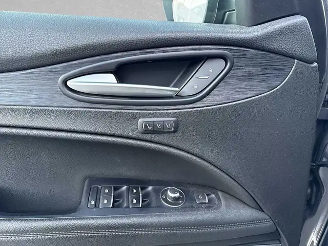Alfa Romeo Stelvio view 14