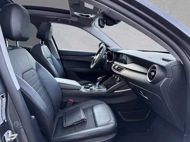 Alfa Romeo Stelvio view 6