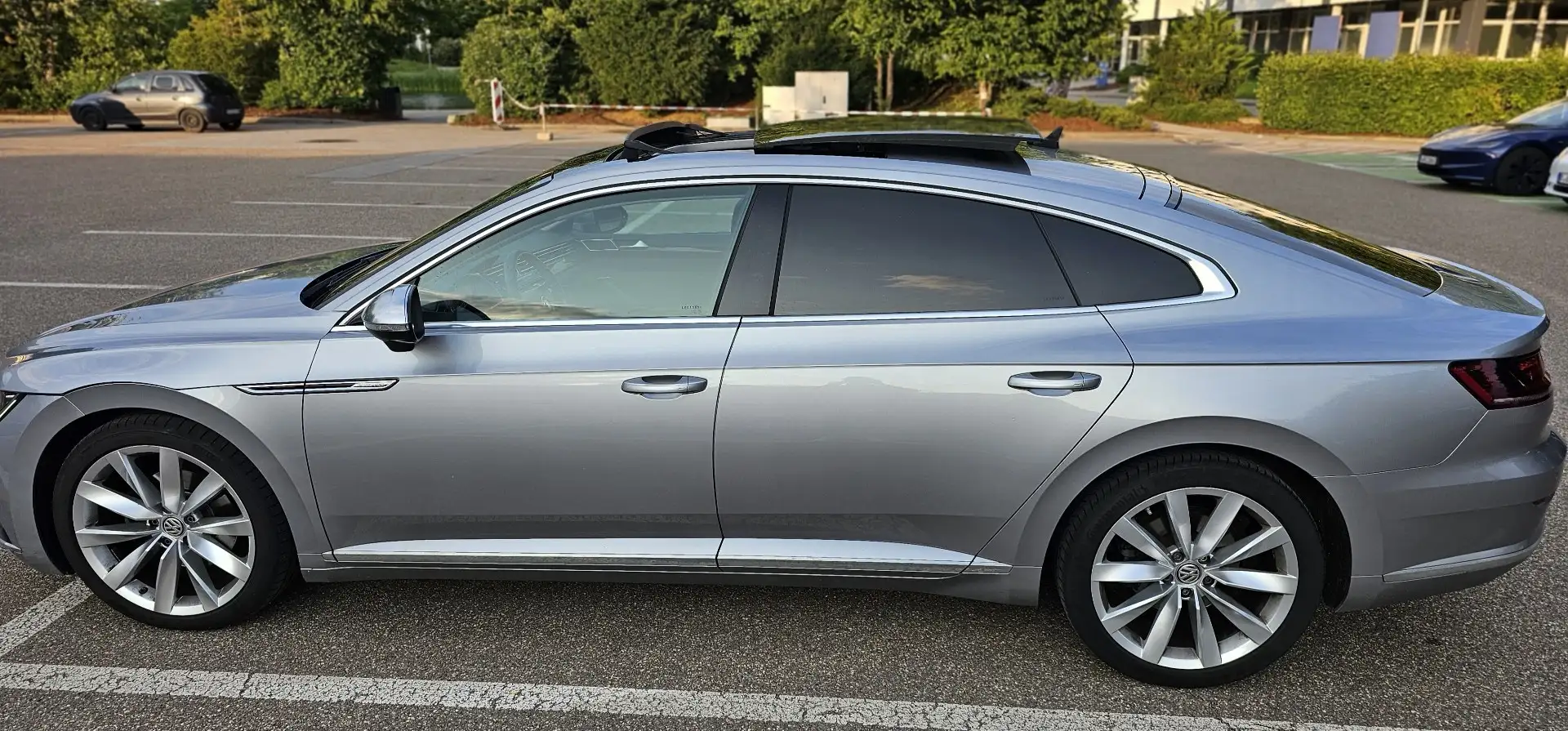 Volkswagen Arteon 2.0 TDI SCR DSG Elegance - 2