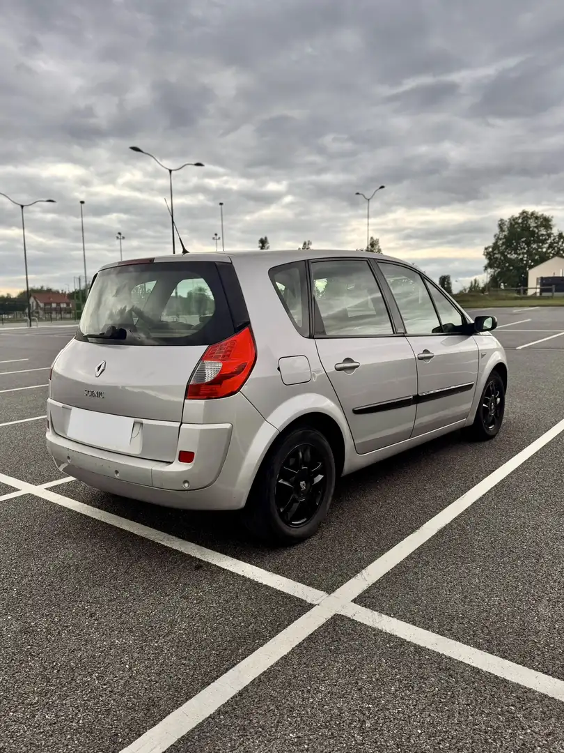 Renault Scenic 1.9 dCi 130 FAP Dynamique - 2