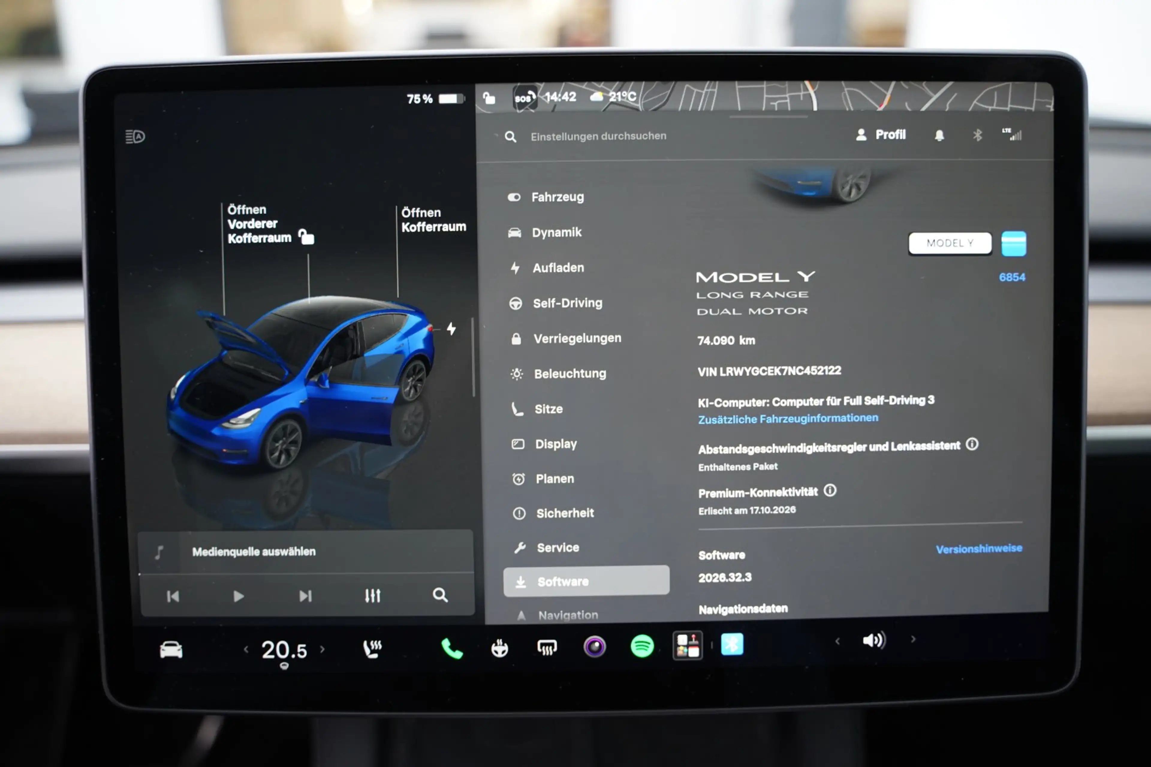 Tesla Model Y Long Range AWD *1.Hand* — photo 12