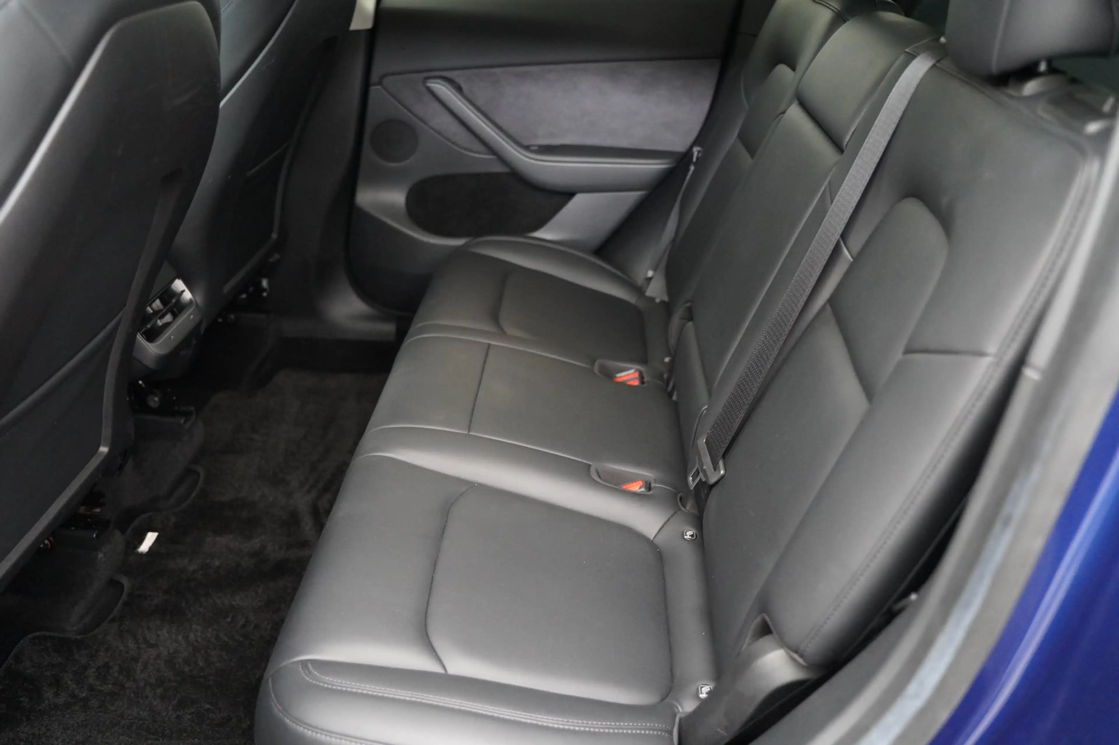 Tesla Model Y Long Range AWD *1.Hand* — photo 9