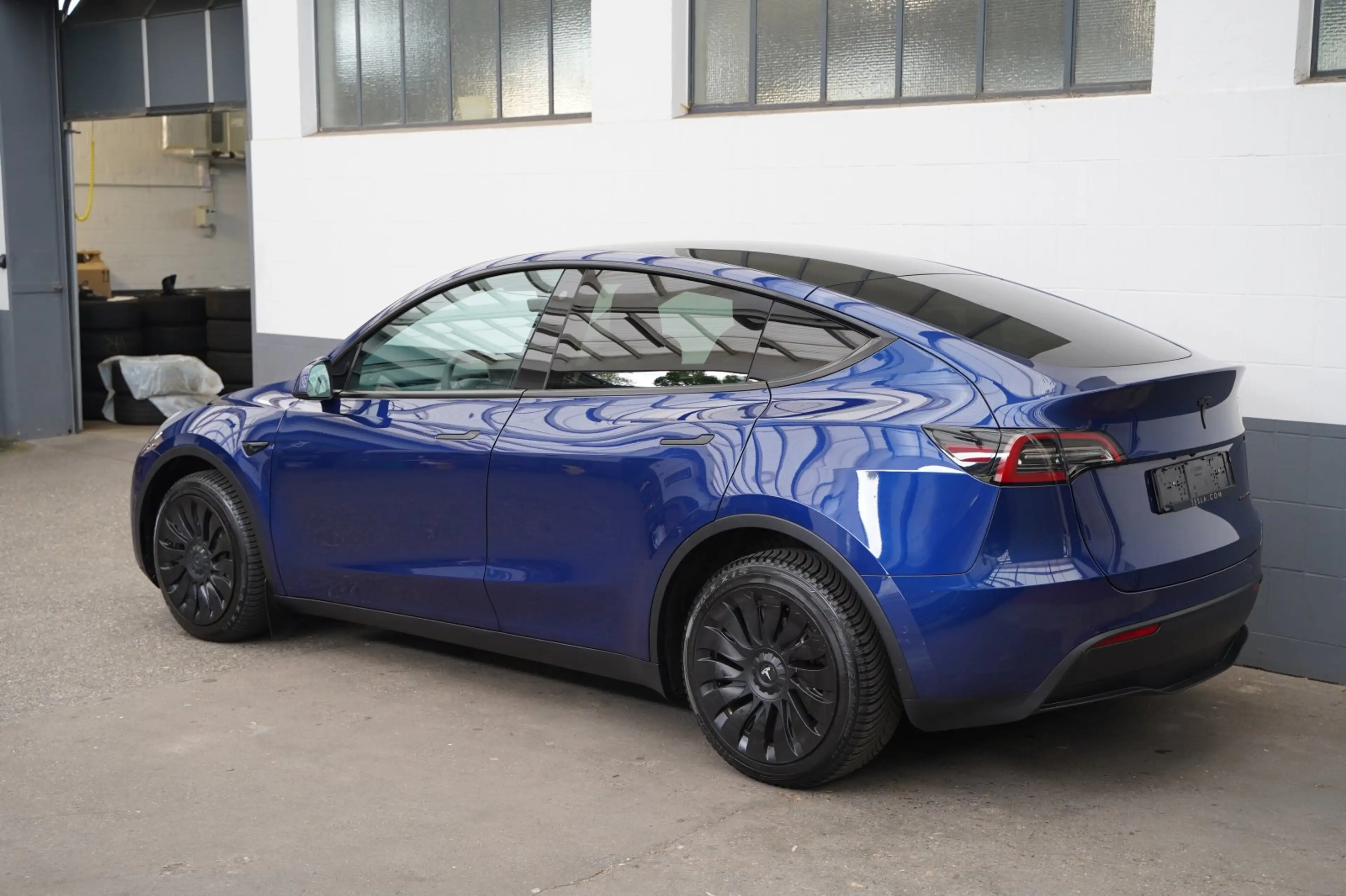 Tesla Model Y Long Range AWD *1.Hand* — photo 6
