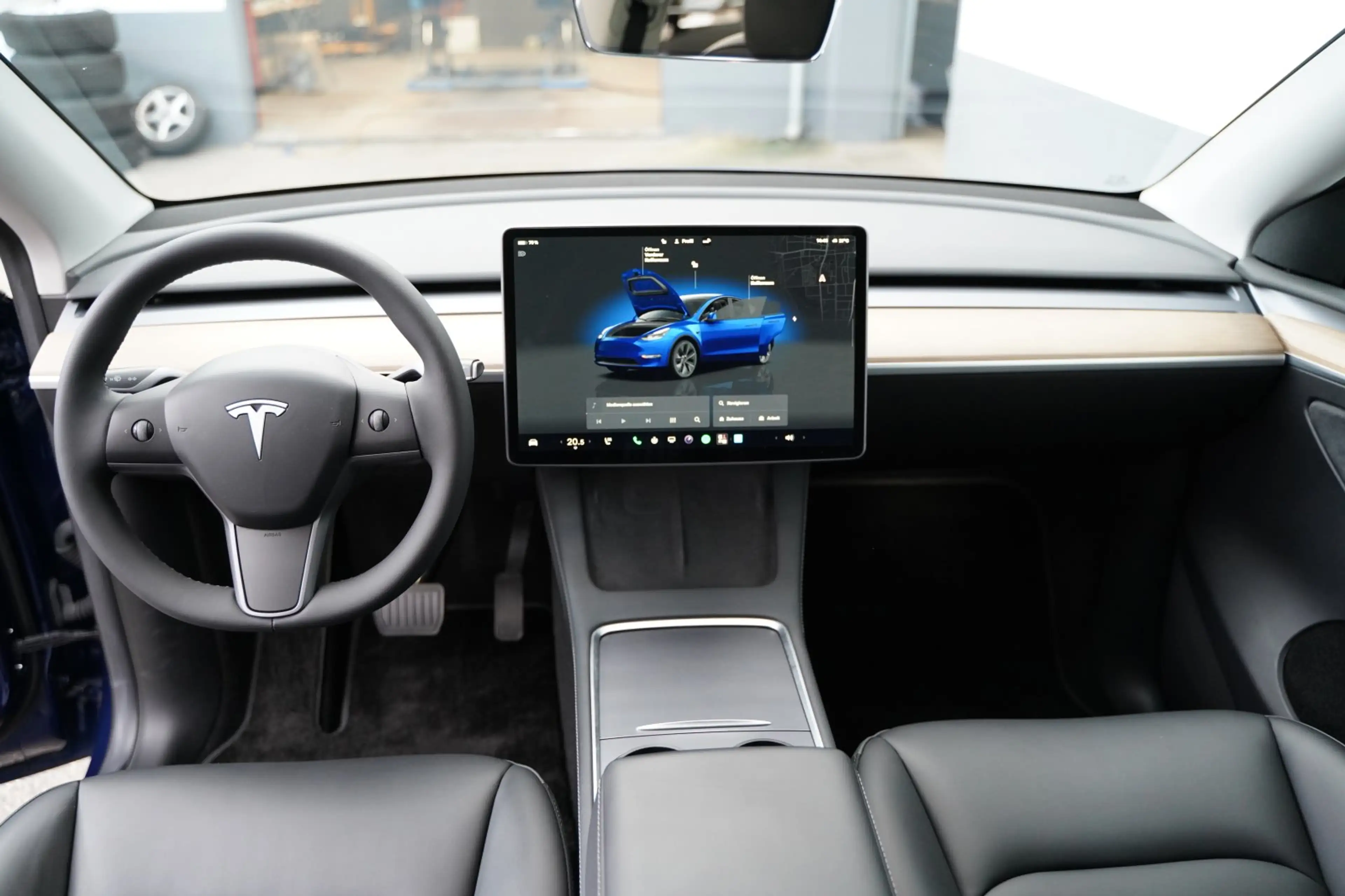 Tesla Model Y Long Range AWD *1.Hand* — photo 2
