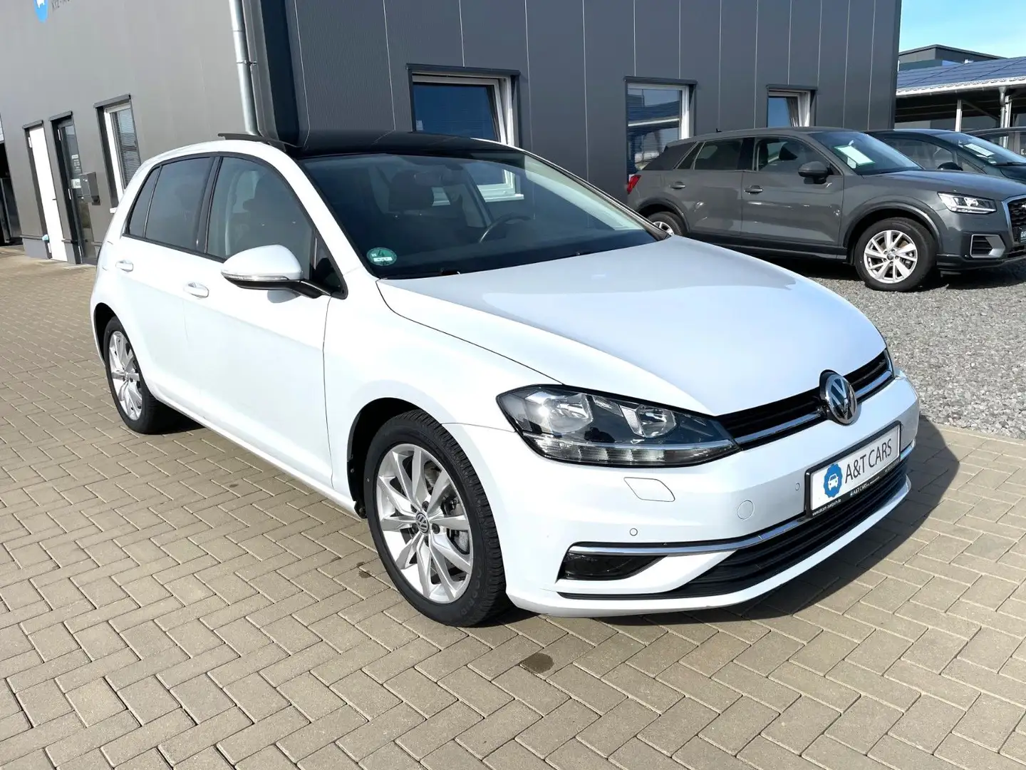 Volkswagen Golf VII Lim./2. Hand/Glasdach/SH/CarPlay/Navi Weiß - 1