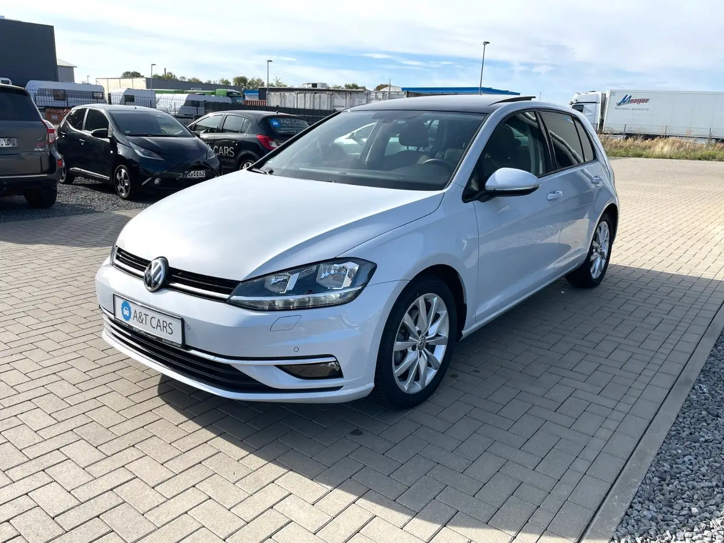 Volkswagen Golf VII Lim./2. Hand/Glasdach/SH/CarPlay/Navi Weiß - 2