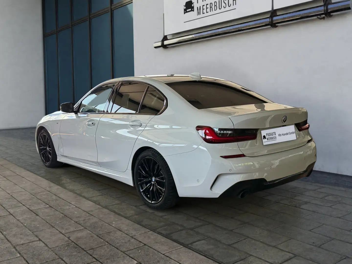 BMW 320 i M Sport HIFI/NAVI/PARKASSISTANT/18ZOLL/DAB Blanco - 2