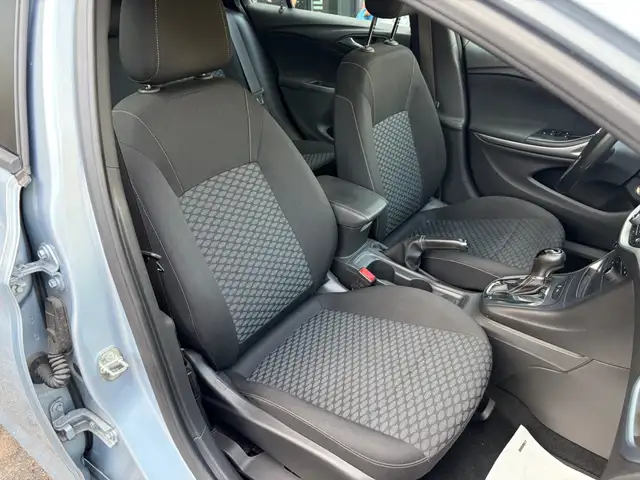 Opel Astra view 12